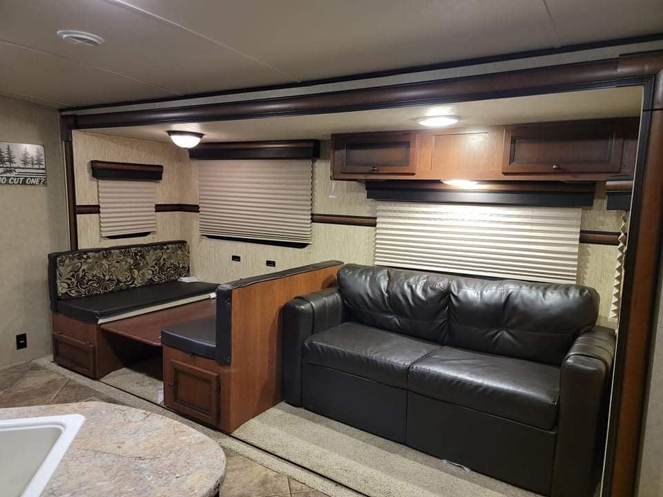 2015 SOLAIRE 267 BHSK