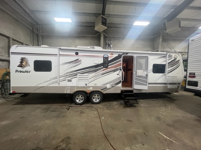2009 PROWLER 2802BDS