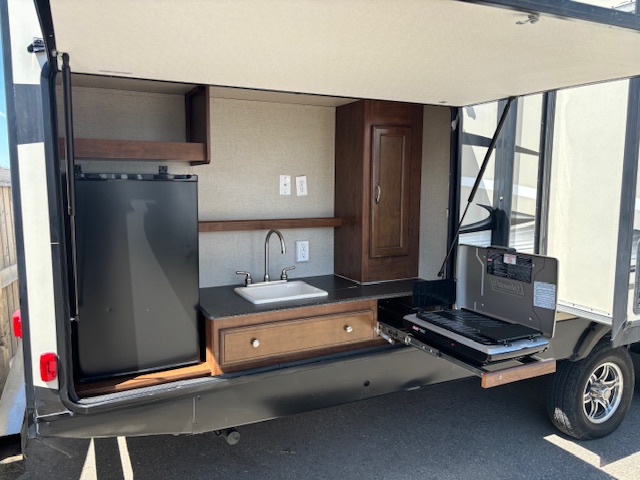 2016 Coachmen Freedom Express 320BHDS