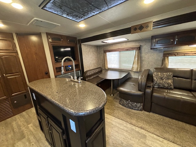 2016 Coachmen Freedom Express 320BHDS