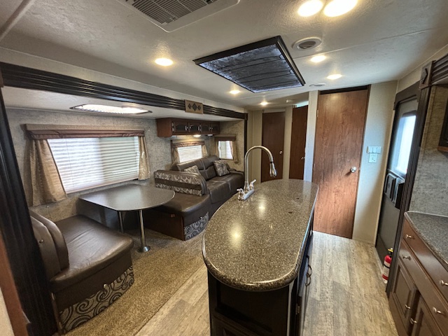 2016 Coachmen Freedom Express 320BHDS