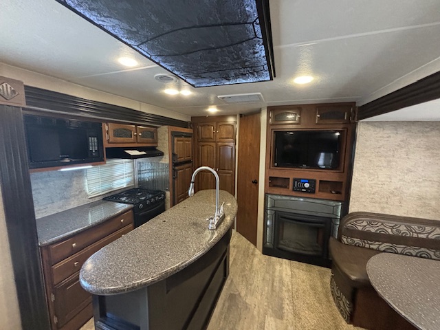 2016 Coachmen Freedom Express 320BHDS