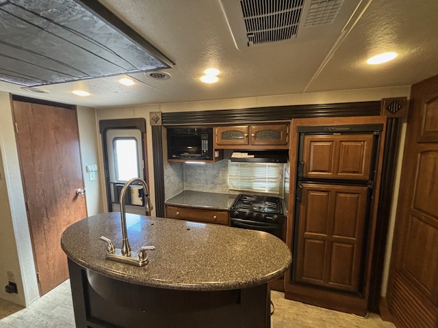 2016 Coachmen Freedom Express 320BHDS