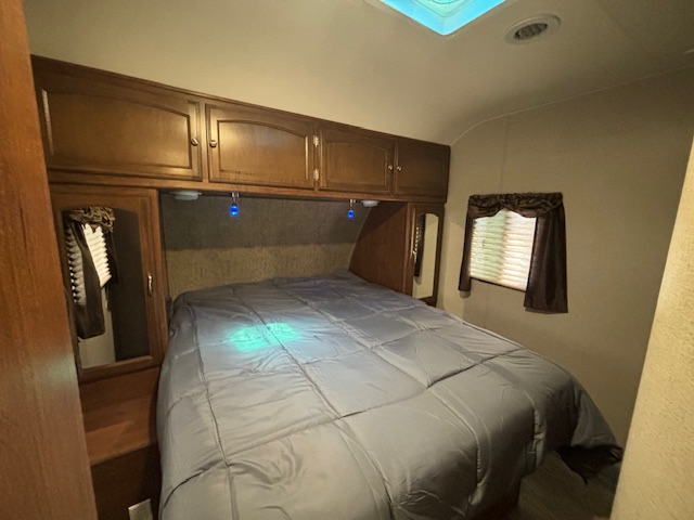 2016 Coachmen Freedom Express 320BHDS