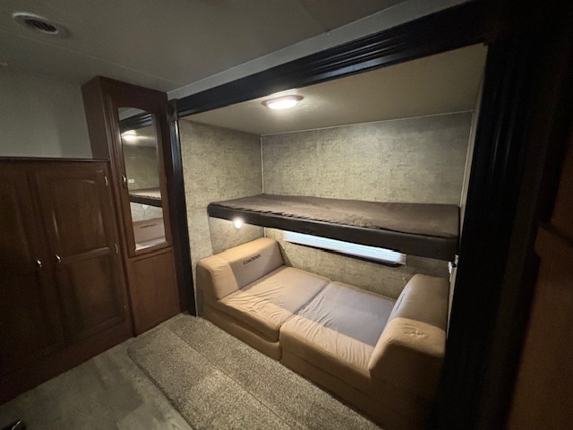 2016 Coachmen Freedom Express 320BHDS