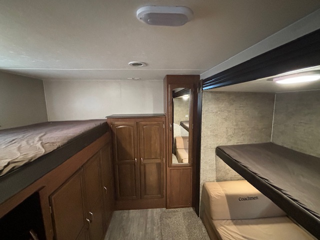 2016 Coachmen Freedom Express 320BHDS