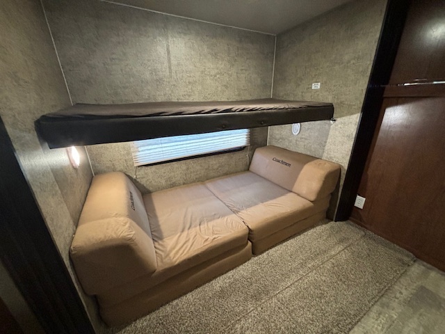 2016 Coachmen Freedom Express 320BHDS