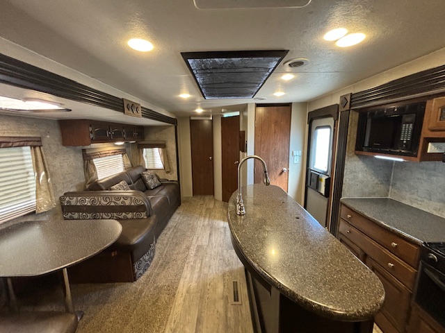 2016 Coachmen Freedom Express 320BHDS