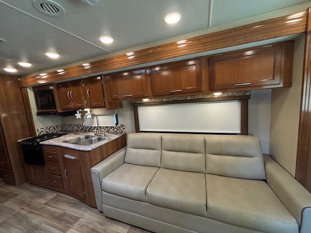 2018 Coachmen Pursuit 32WC