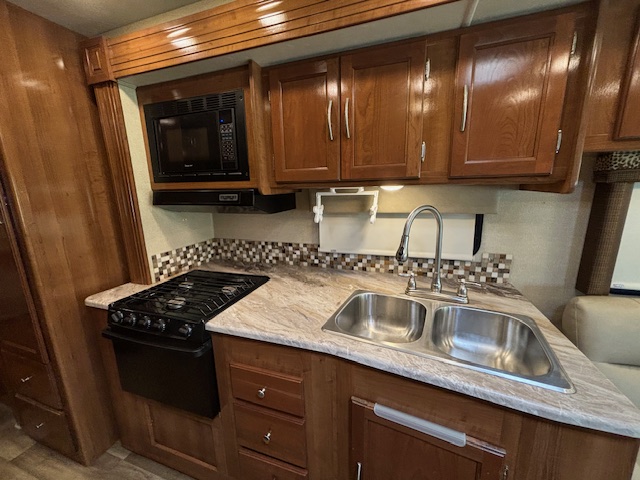 2018 Coachmen Pursuit 32WC