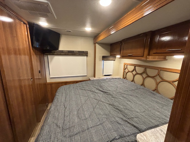 2018 Coachmen Pursuit 32WC