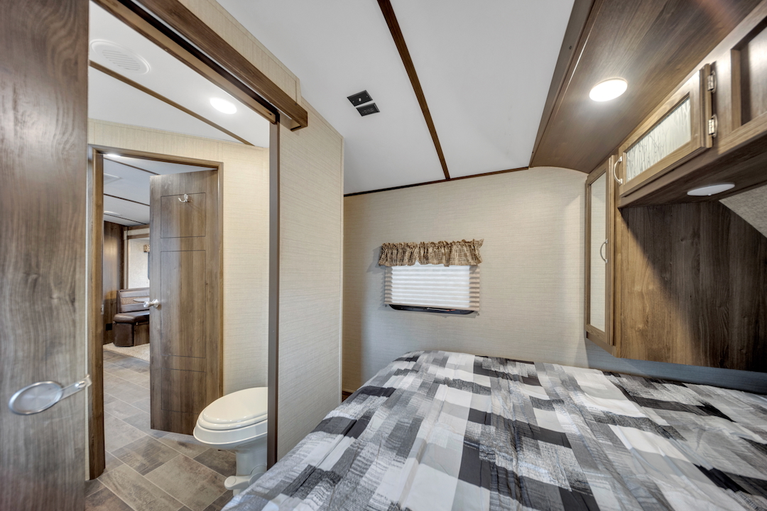 2018 BULLET PREMIER 34BHPR