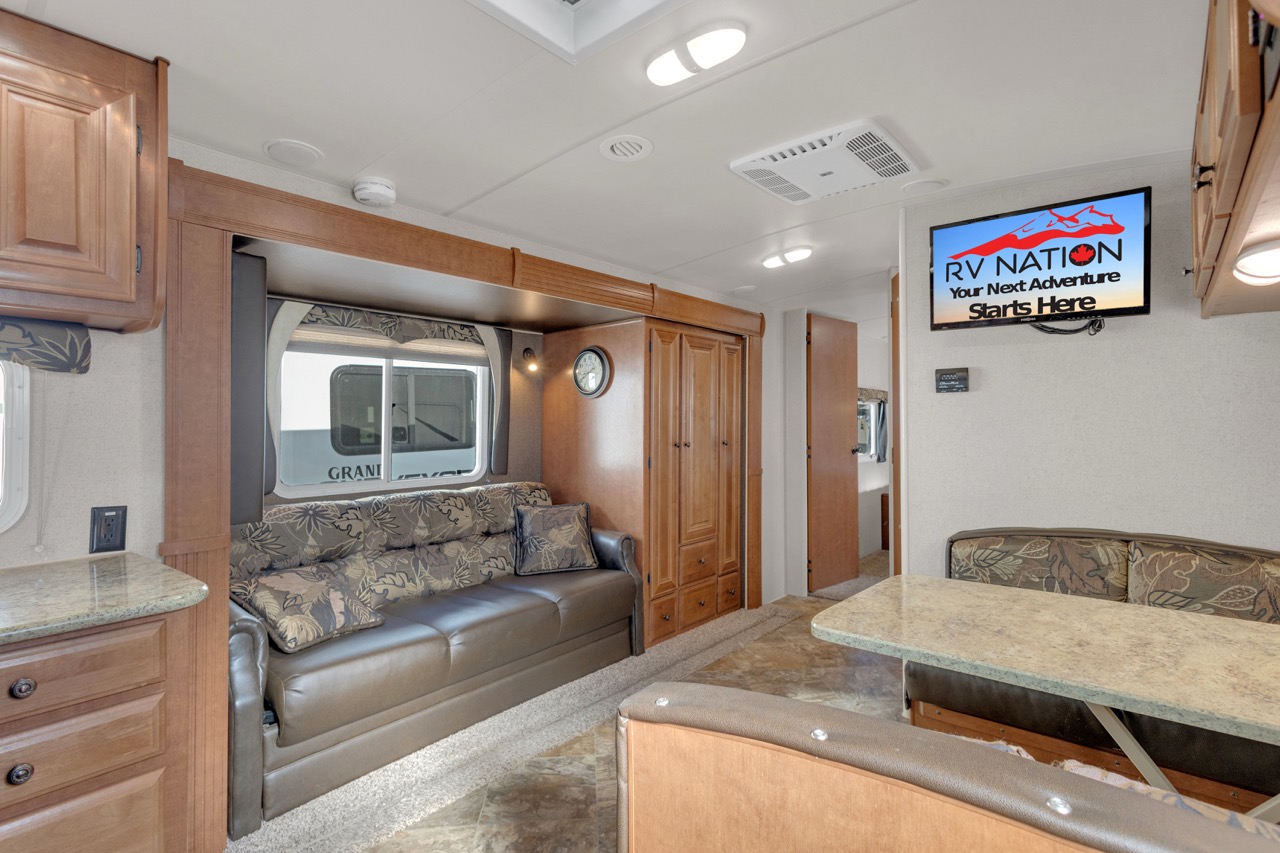 2016 ARCTIC FOX 25W FOUR SEASON TRAVEL TRAILER