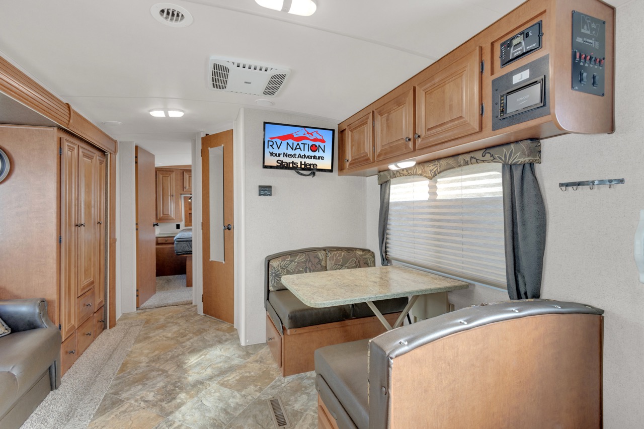2016 ARCTIC FOX 25W FOUR SEASON TRAVEL TRAILER