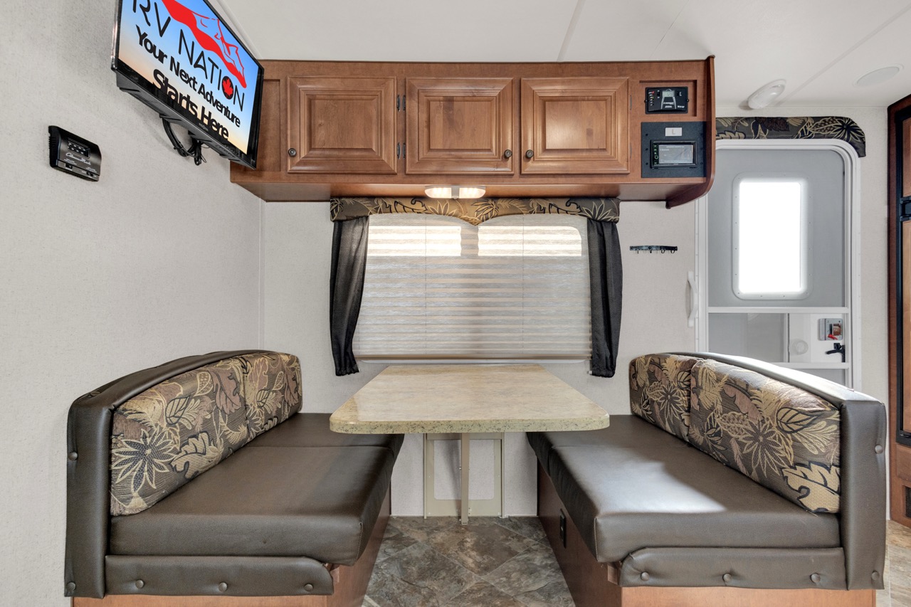 2016 ARCTIC FOX 25W FOUR SEASON TRAVEL TRAILER