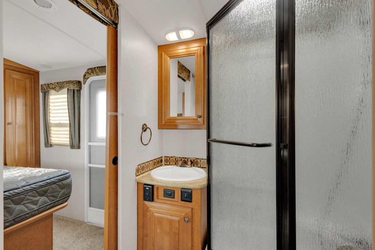 2016 ARCTIC FOX 25W FOUR SEASON TRAVEL TRAILER