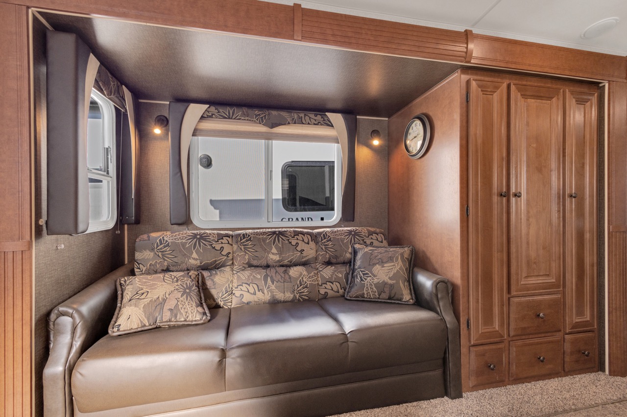 2016 ARCTIC FOX 25W FOUR SEASON TRAVEL TRAILER