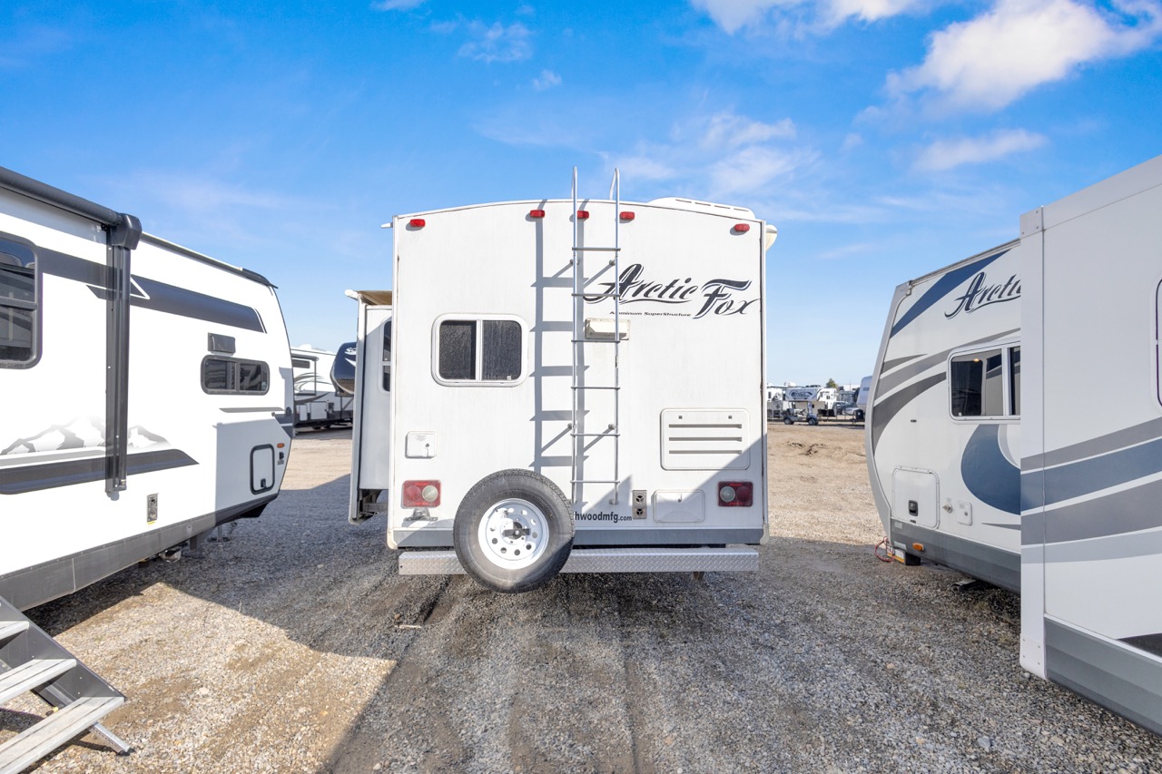 2016 ARCTIC FOX 25W FOUR SEASON TRAVEL TRAILER