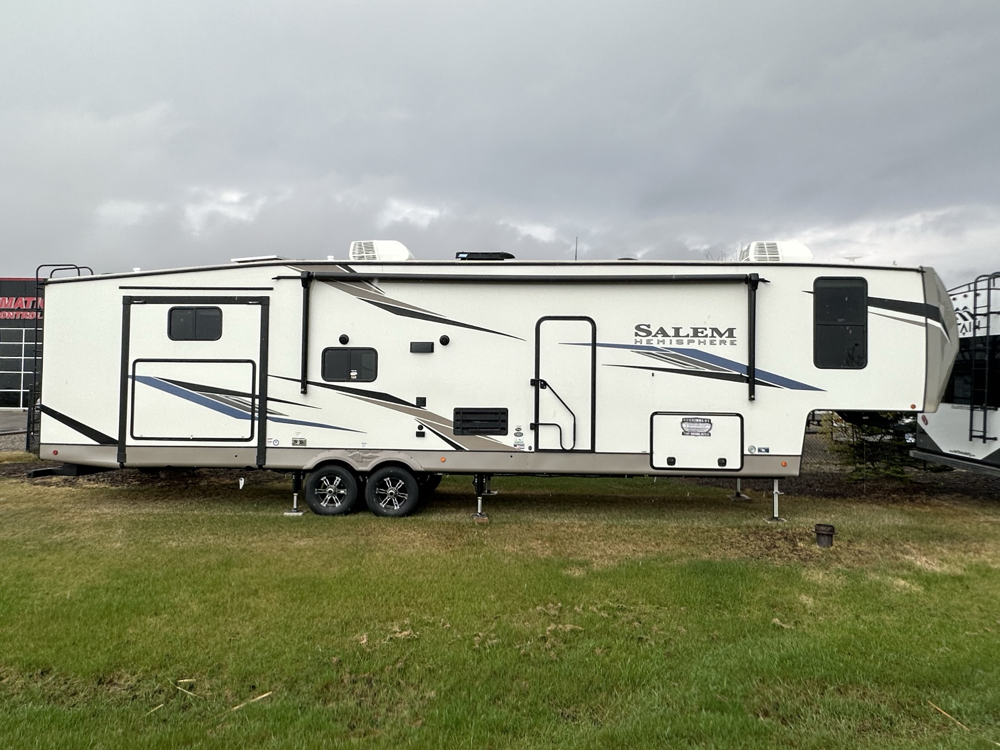 2022 Salem Hemisphere 356QB Fifth Wheel