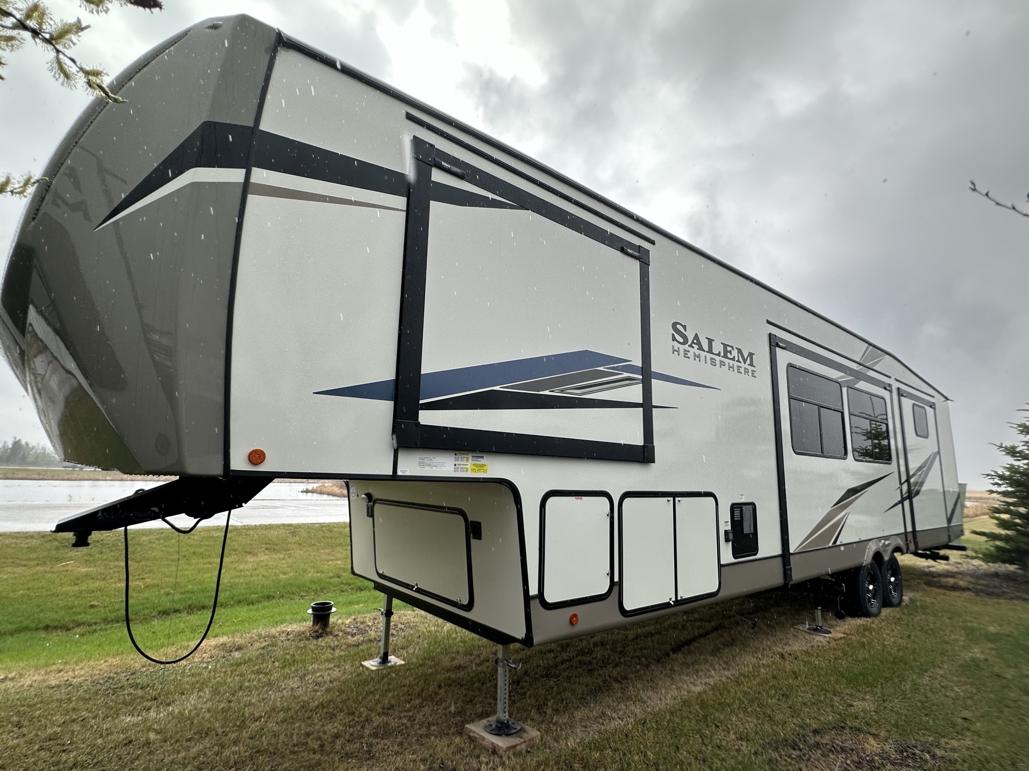 2022 Salem Hemisphere 356QB Fifth Wheel