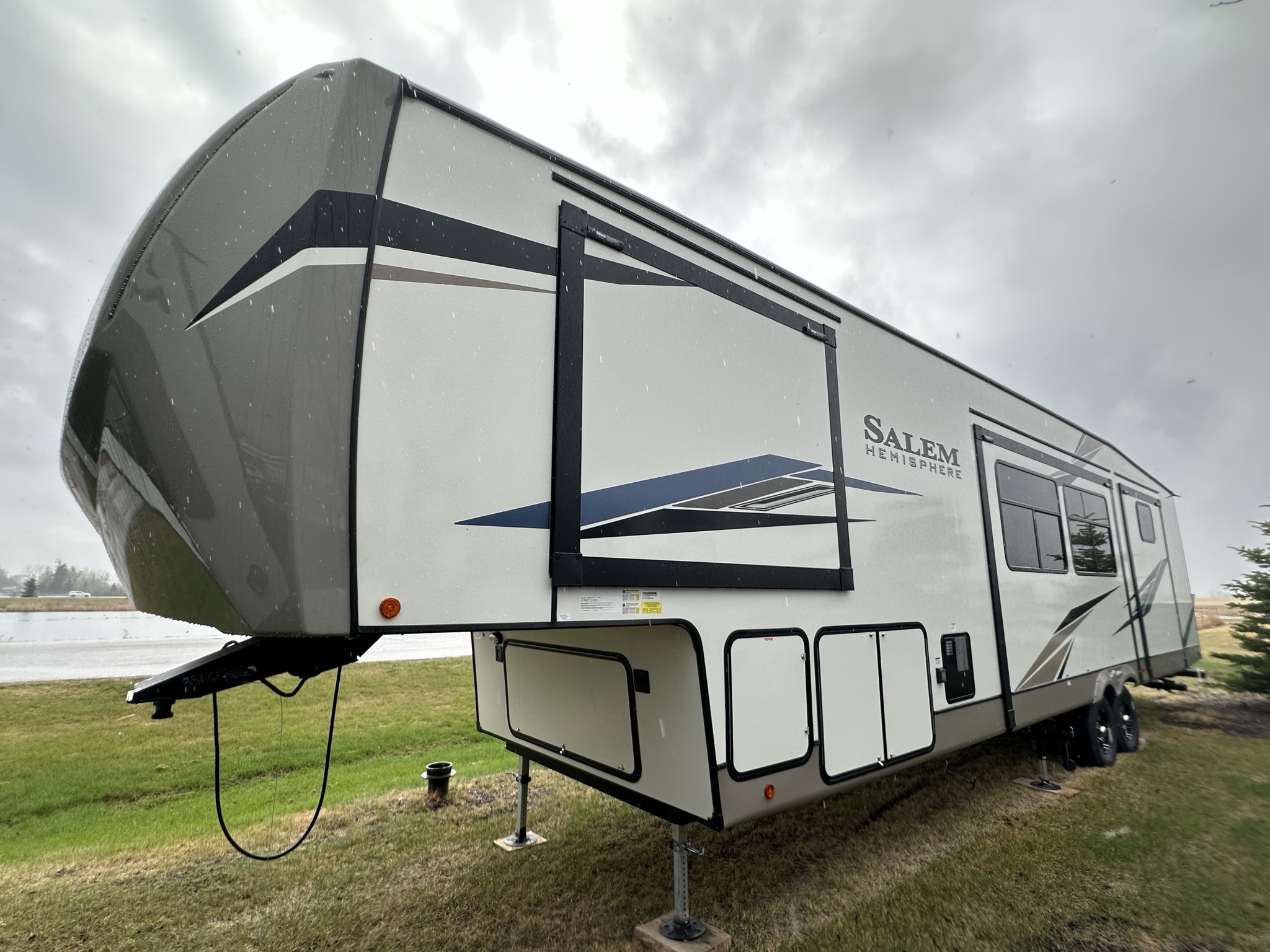 2022 Salem Hemisphere 356QB Fifth Wheel