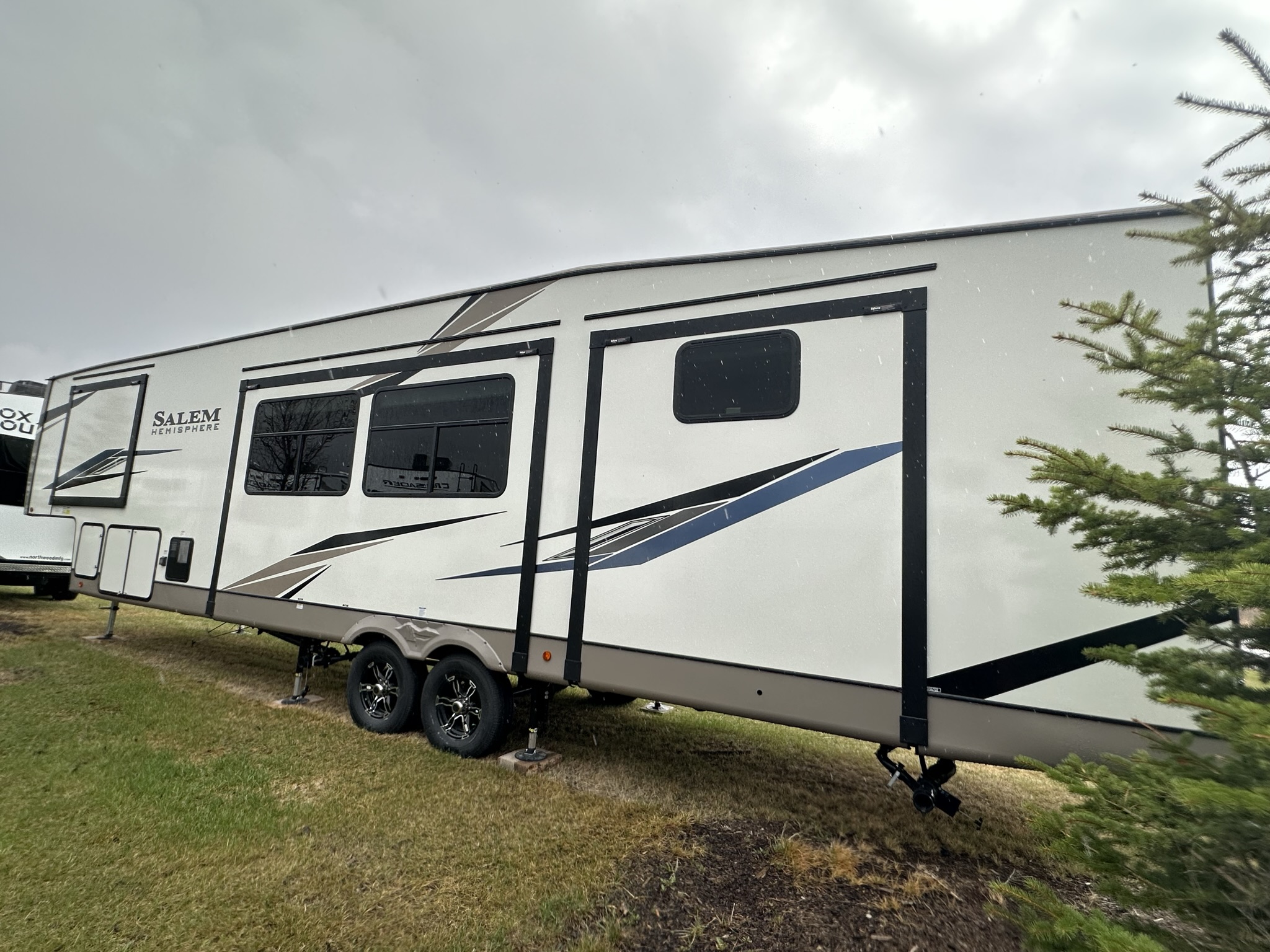 2022 Salem Hemisphere 356QB Fifth Wheel