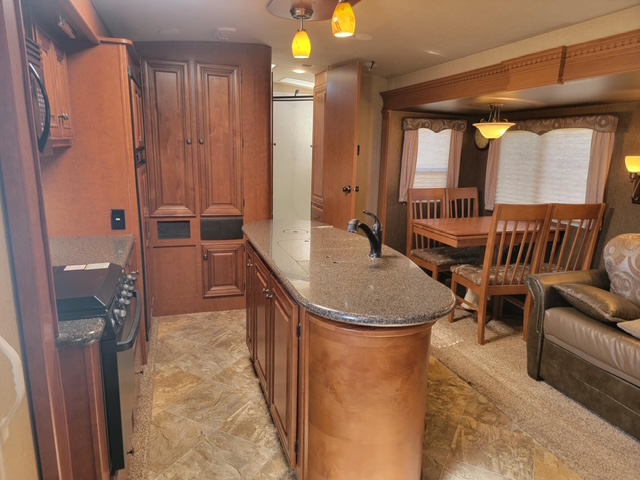 2016 ARCTIC FOX 28F FOUR SEASON TRAVEL TRAILER