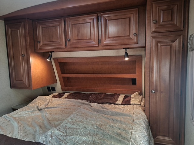 2016 ARCTIC FOX 28F FOUR SEASON TRAVEL TRAILER