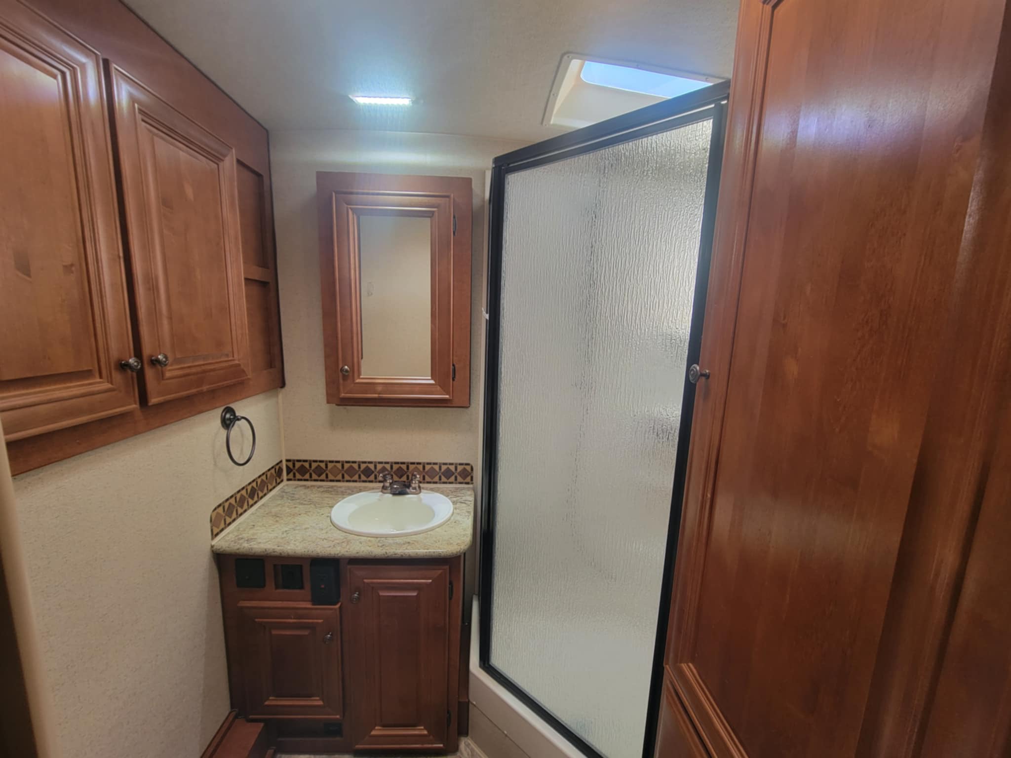 2016 ARCTIC FOX 28F FOUR SEASON TRAVEL TRAILER