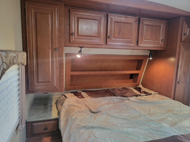 2016 ARCTIC FOX 28F FOUR SEASON TRAVEL TRAILER