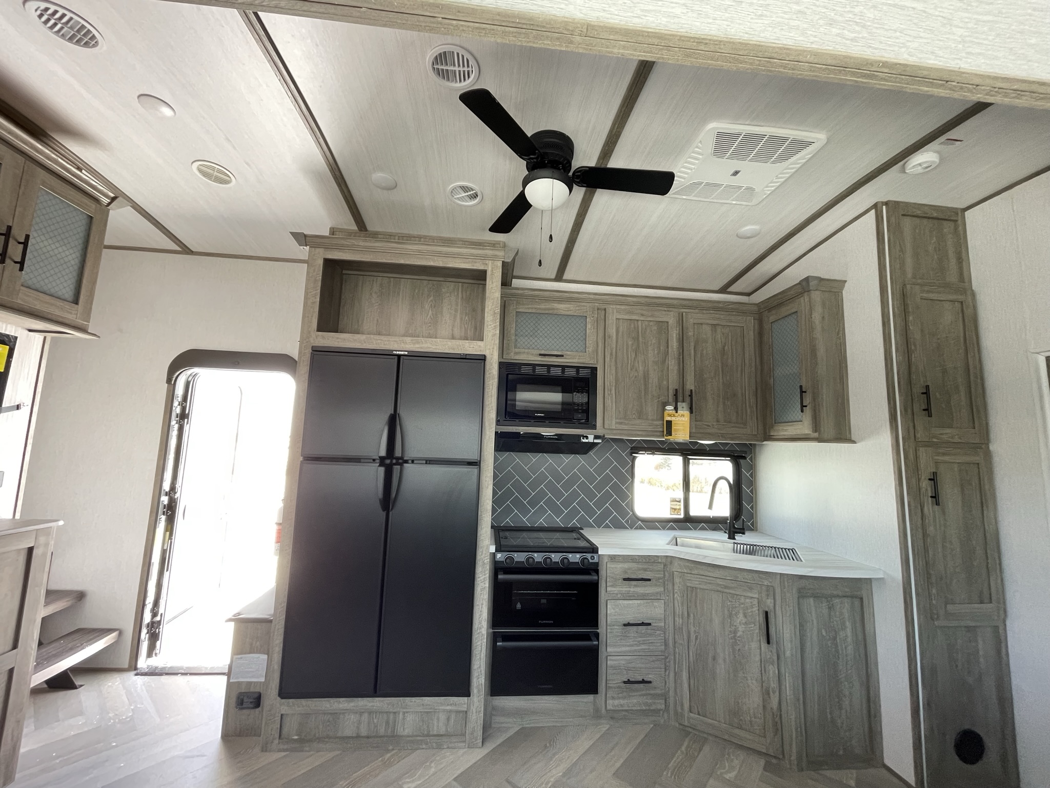 2022 Salem Hemisphere 356QB Fifth Wheel