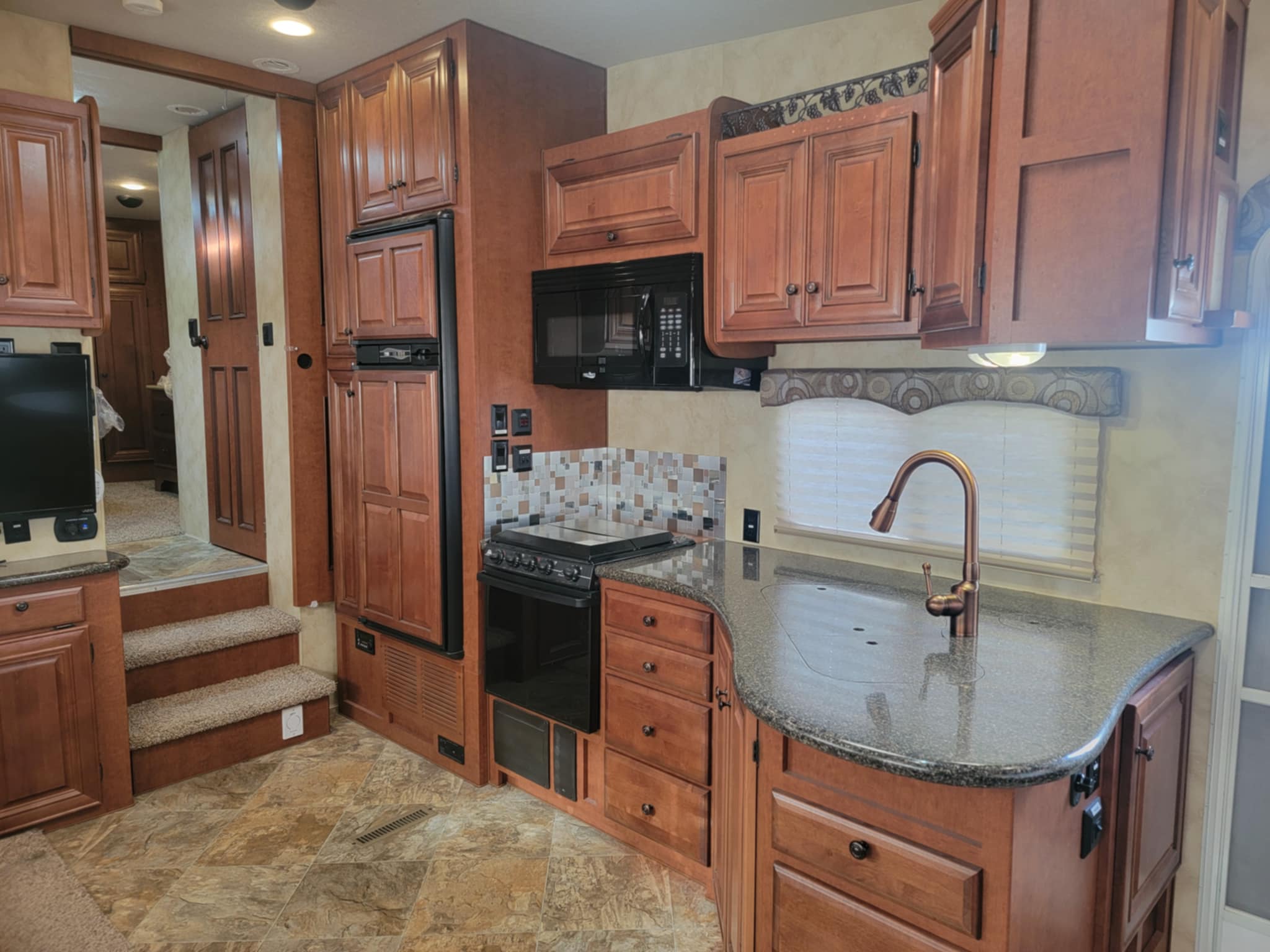 2015 ARCTIC FOX 29-5T FOUR SEASON FIFTH WHEEL