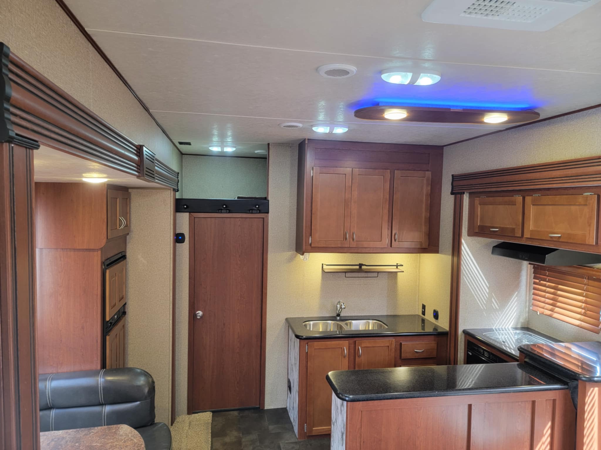 2015 VENGEANCE 378V FIFTH WHEEL TOY HAULER