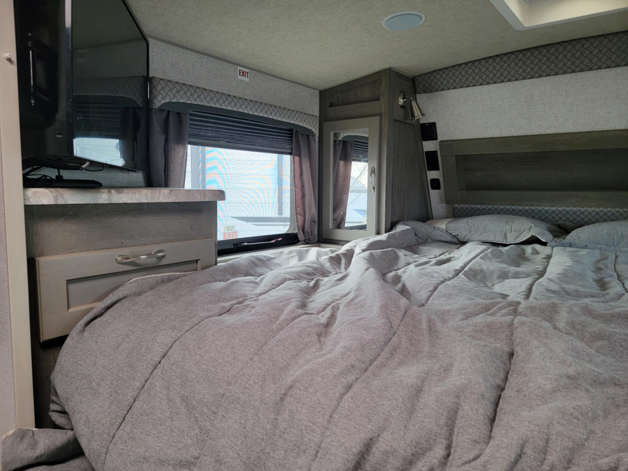 2024 ARCTIC FOX 1150 LONG BOX FOUR SEASON TRUCK CAMPER