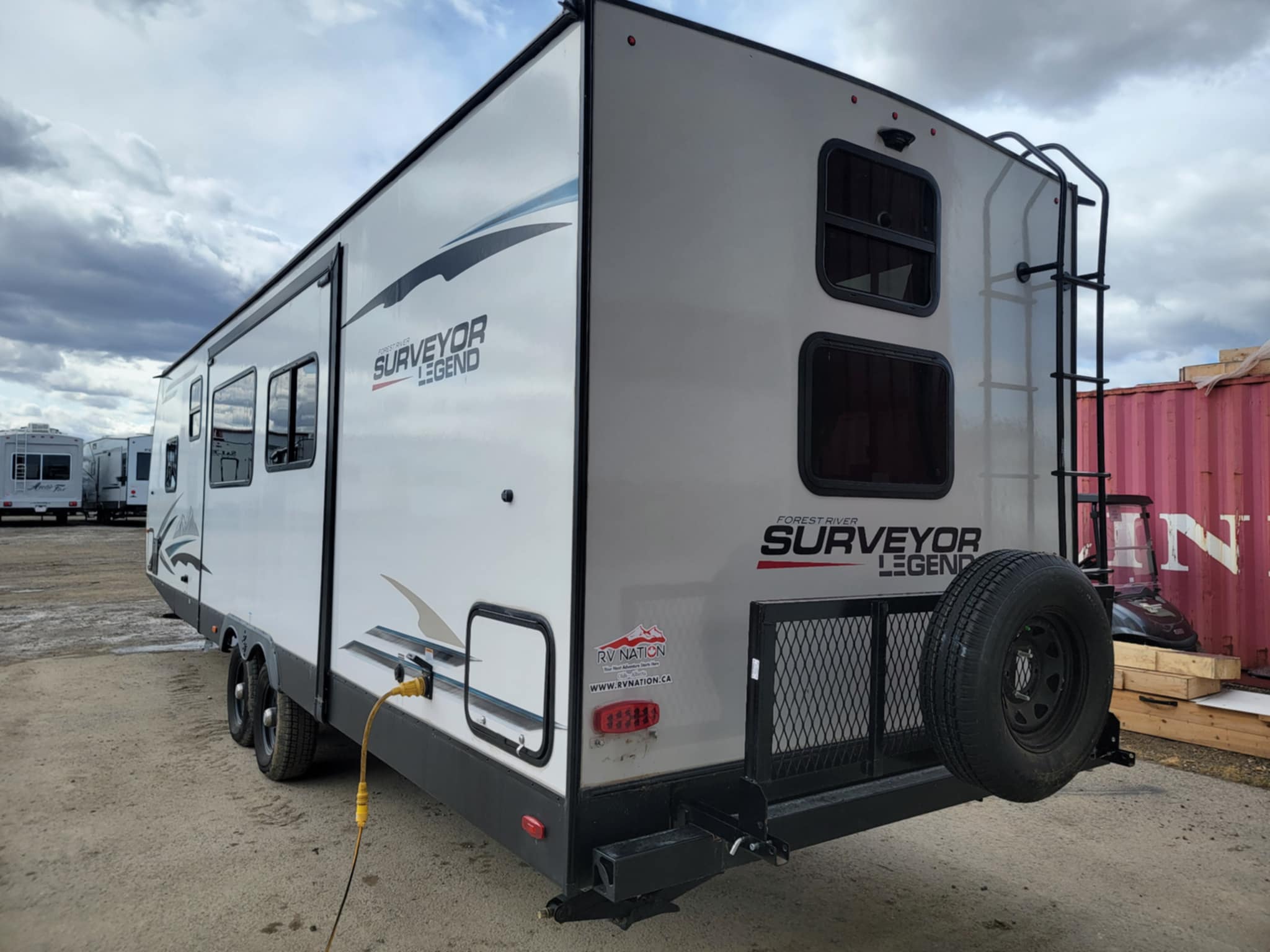 2021 Surveyor 296QB