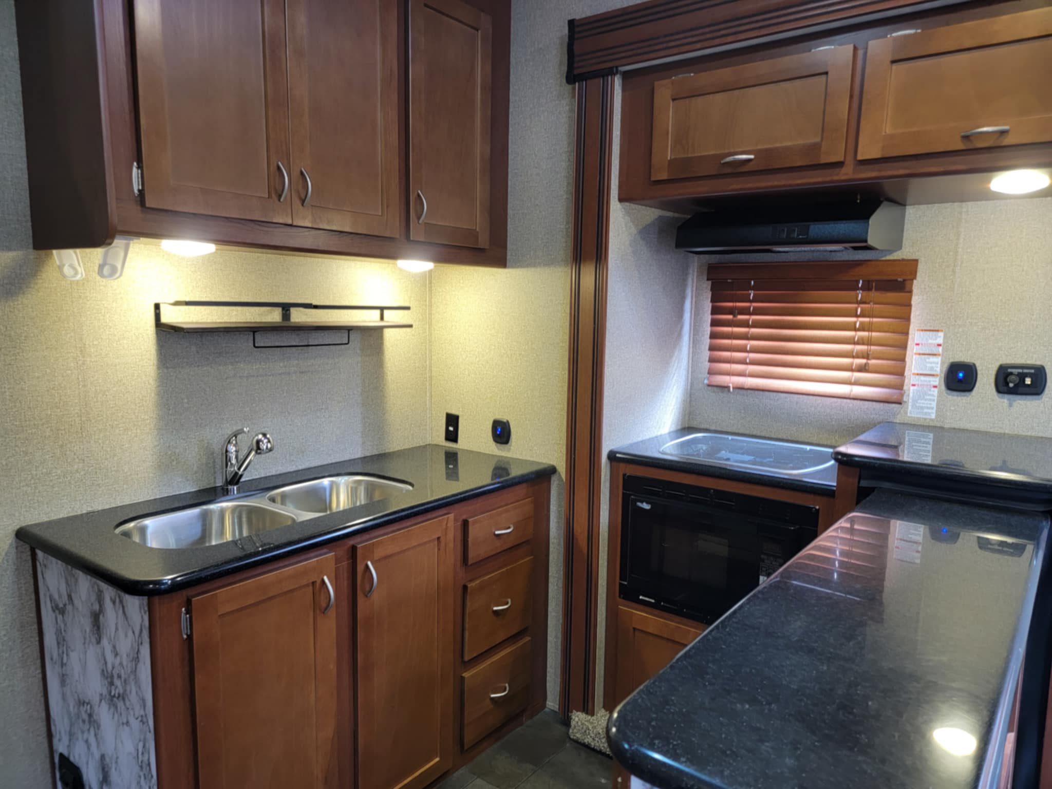 2015 VENGEANCE 378V FIFTH WHEEL TOY HAULER