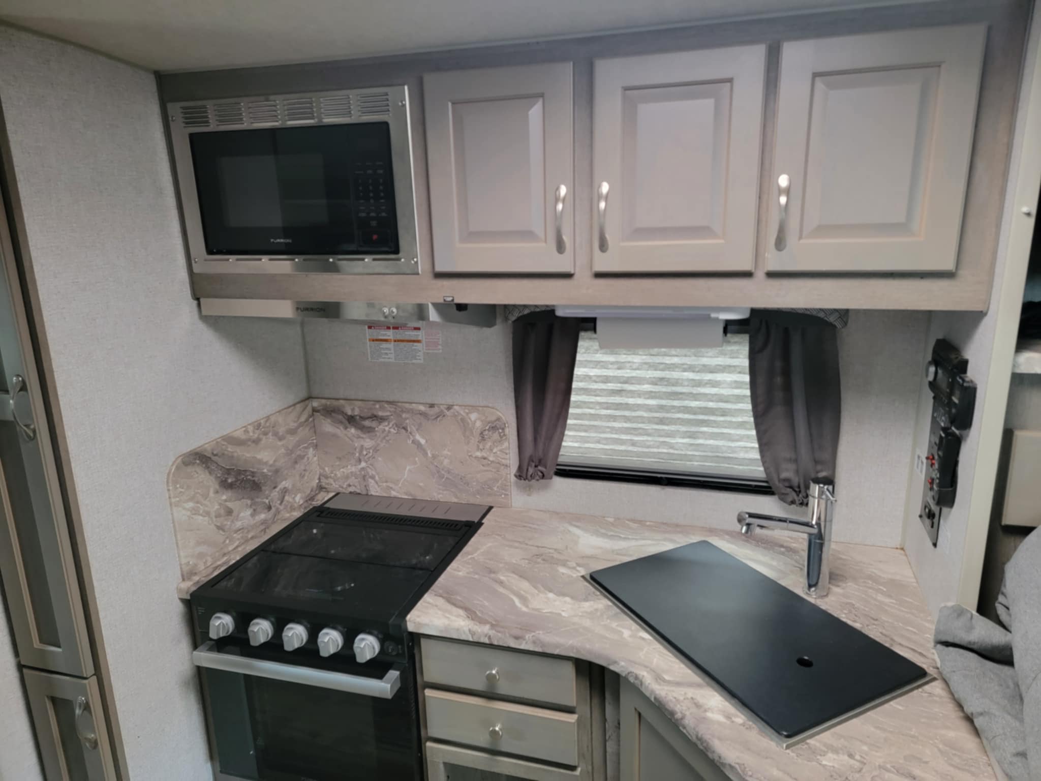 2024 ARCTIC FOX 1150 LONG BOX FOUR SEASON TRUCK CAMPER