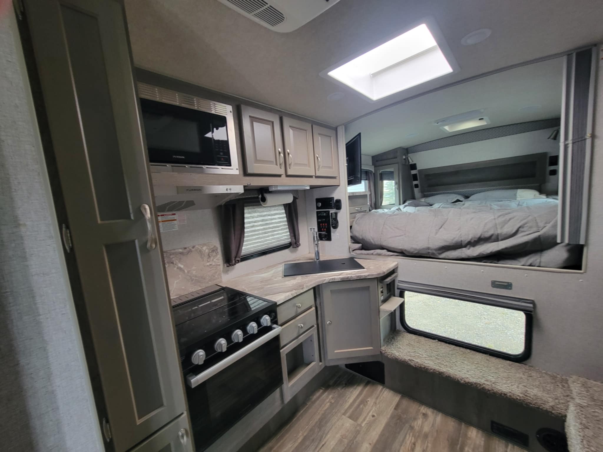 2024 ARCTIC FOX 1150 LONG BOX FOUR SEASON TRUCK CAMPER