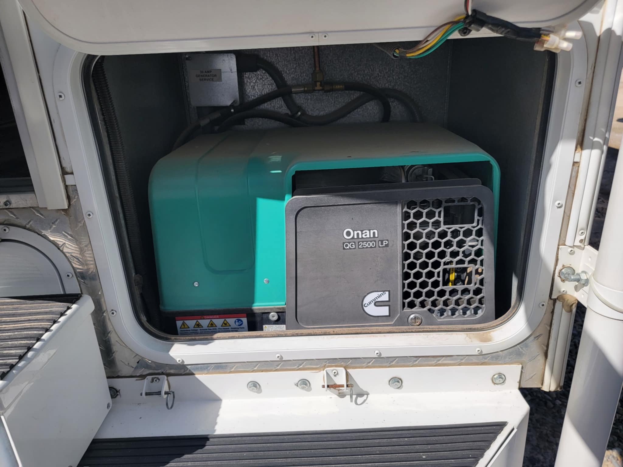 2019 ARCTIC FOX 8-11 TRUCK CAMPER SHORT BOX