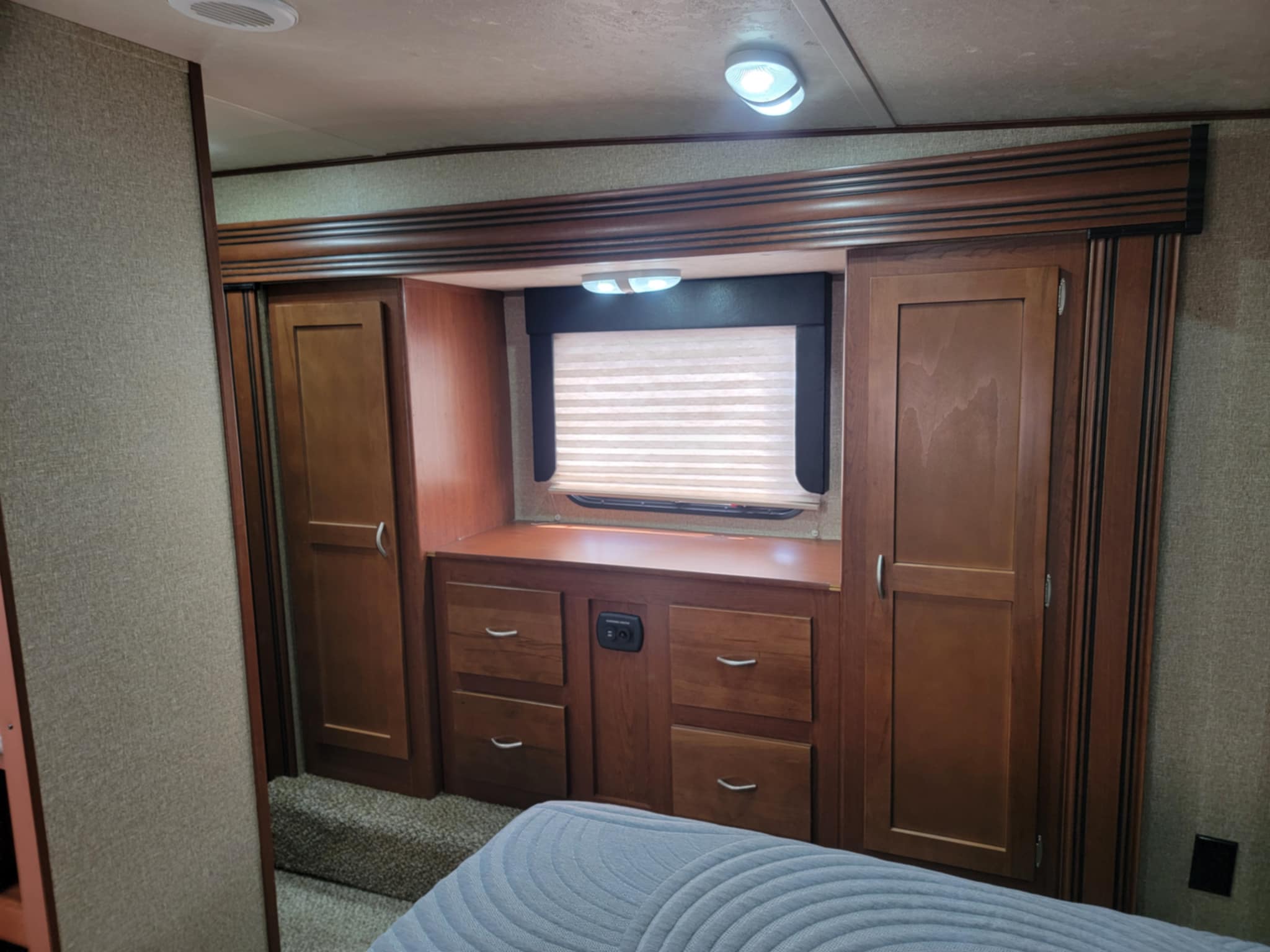 2015 VENGEANCE 378V FIFTH WHEEL TOY HAULER