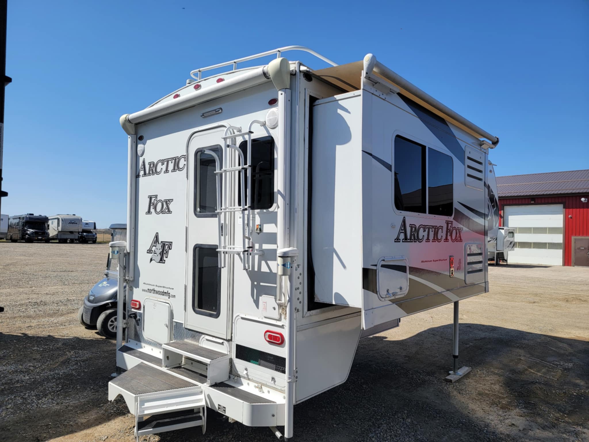 2019 ARCTIC FOX 8-11 TRUCK CAMPER SHORT BOX