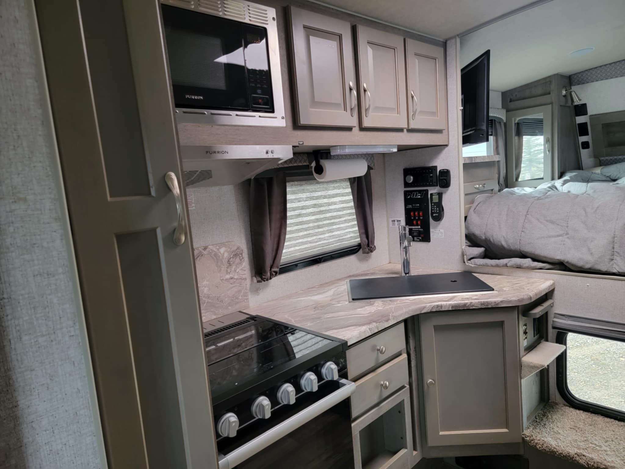 2024 ARCTIC FOX 1150 LONG BOX FOUR SEASON TRUCK CAMPER