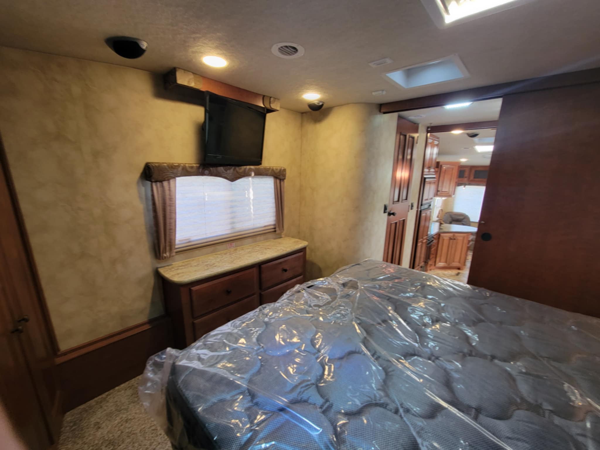 2015 ARCTIC FOX 29-5T FOUR SEASON FIFTH WHEEL