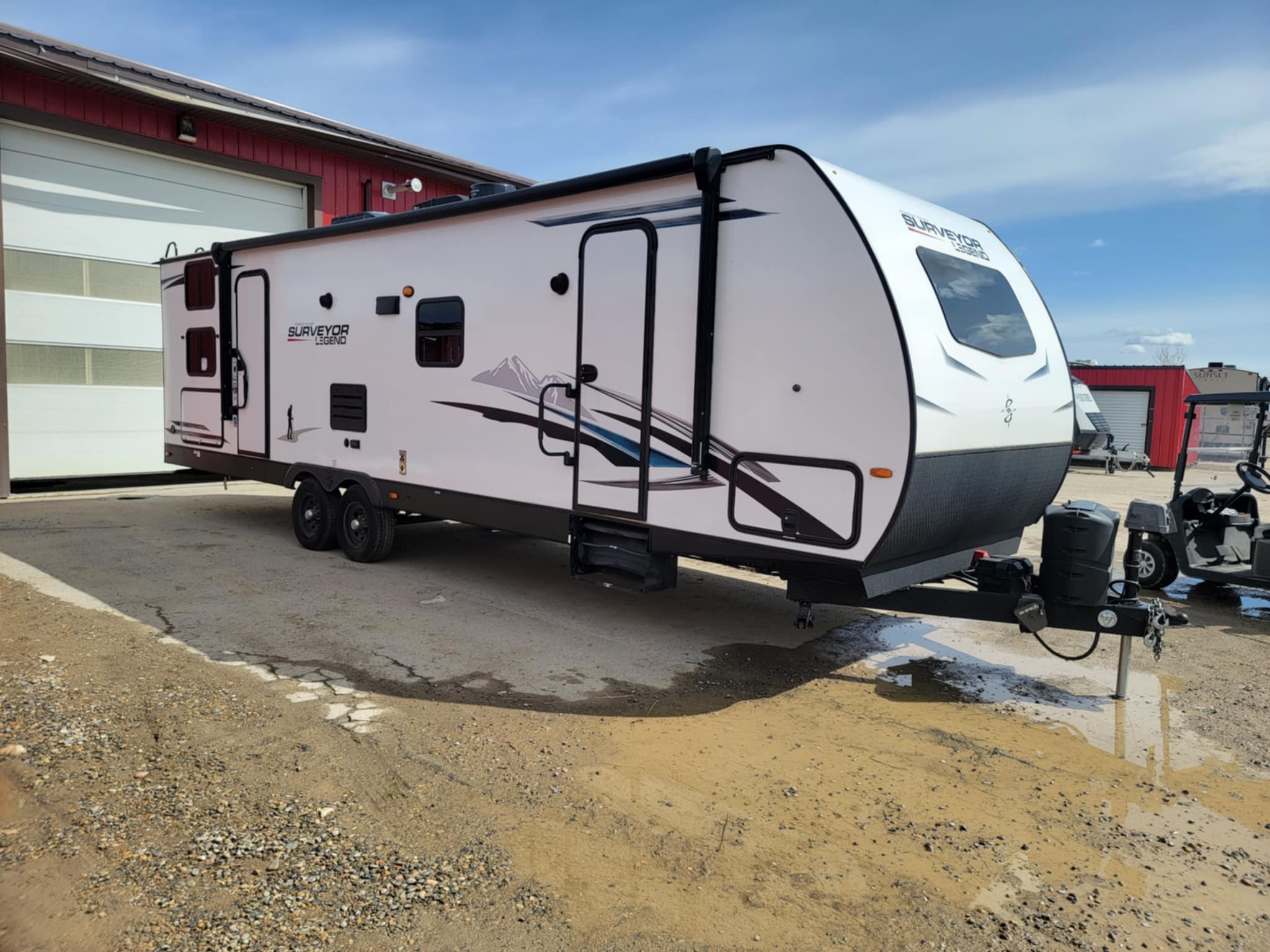 2021 Surveyor 296QB