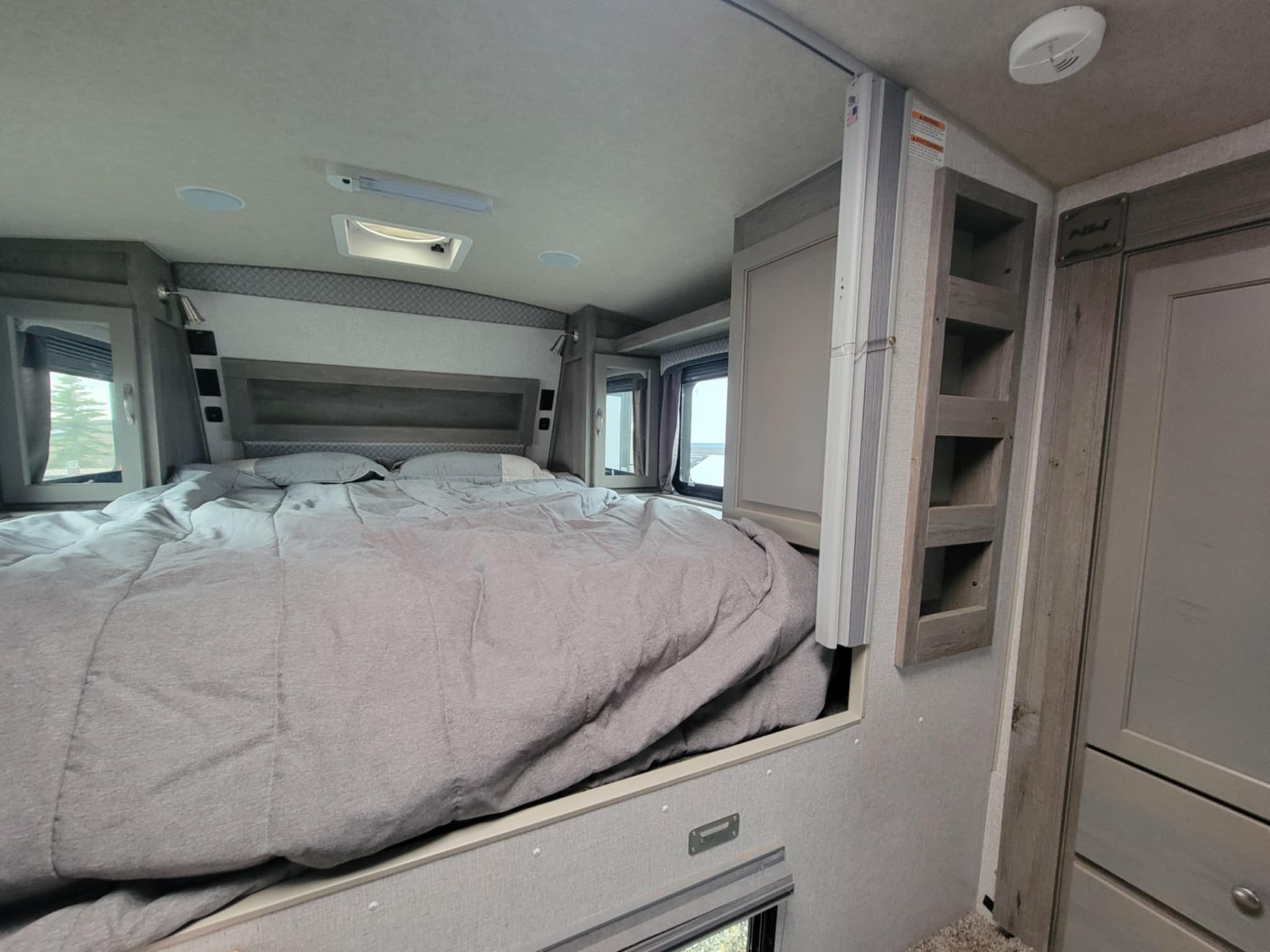 2024 ARCTIC FOX 1150 LONG BOX FOUR SEASON TRUCK CAMPER
