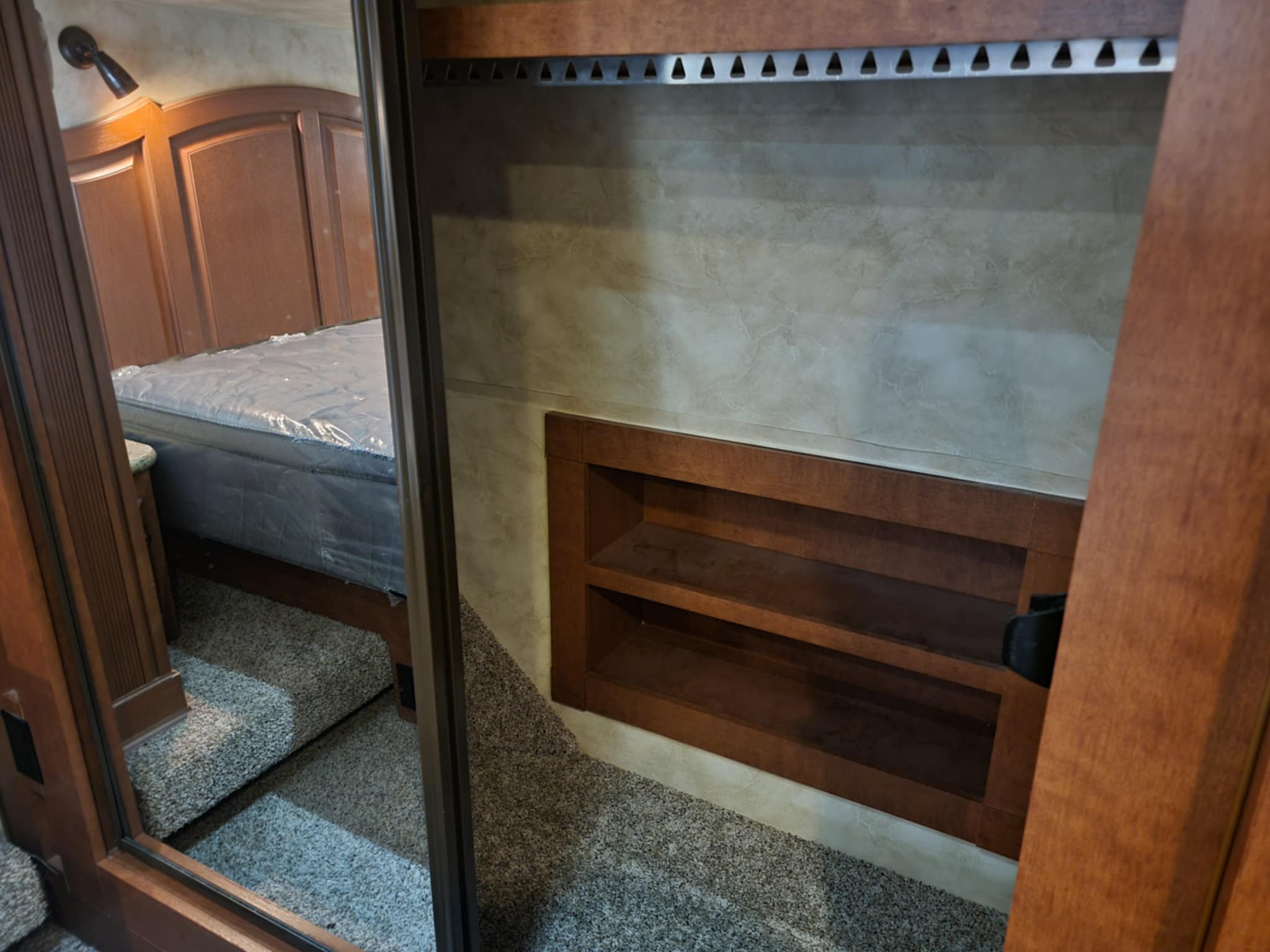 2015 ARCTIC FOX 29-5T FOUR SEASON FIFTH WHEEL
