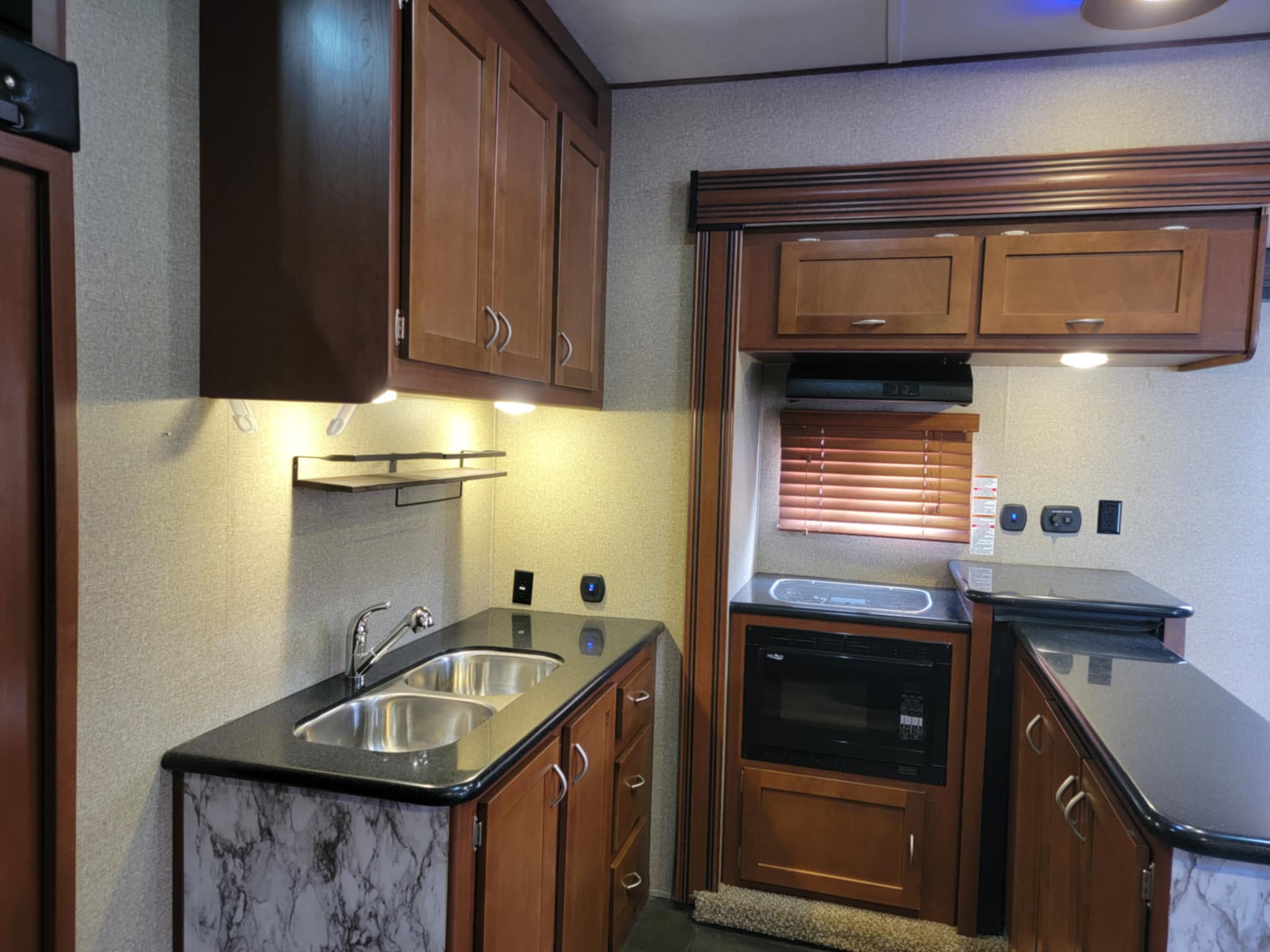 2015 VENGEANCE 378V FIFTH WHEEL TOY HAULER