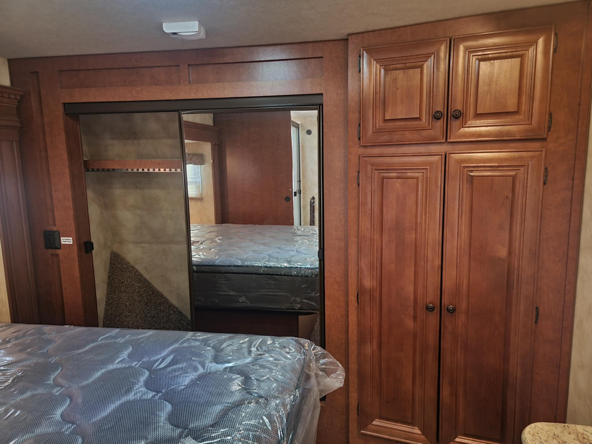 2015 ARCTIC FOX 29-5T FOUR SEASON FIFTH WHEEL