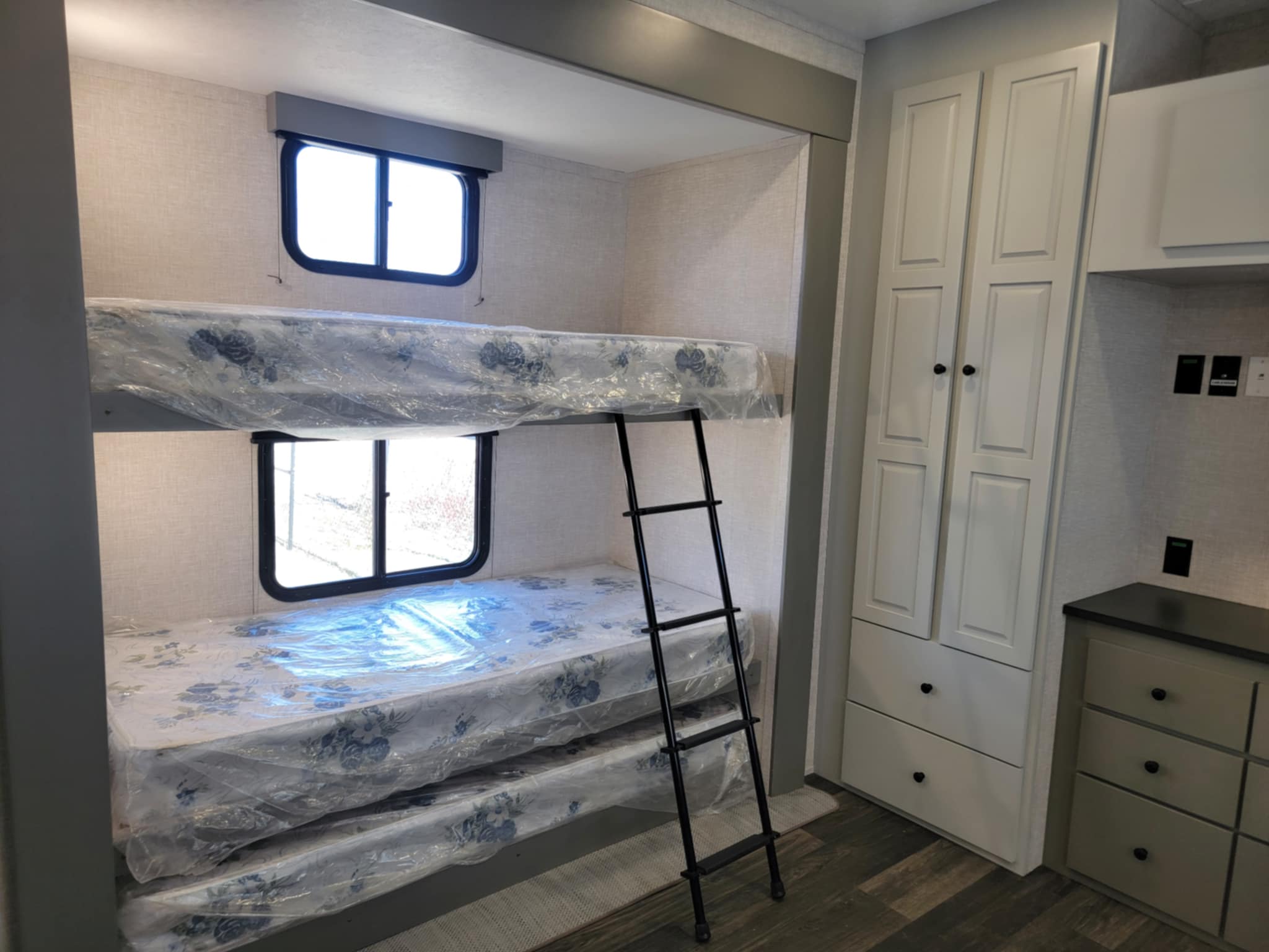 2024 COUNTRY VIEW BUNK TRAILER