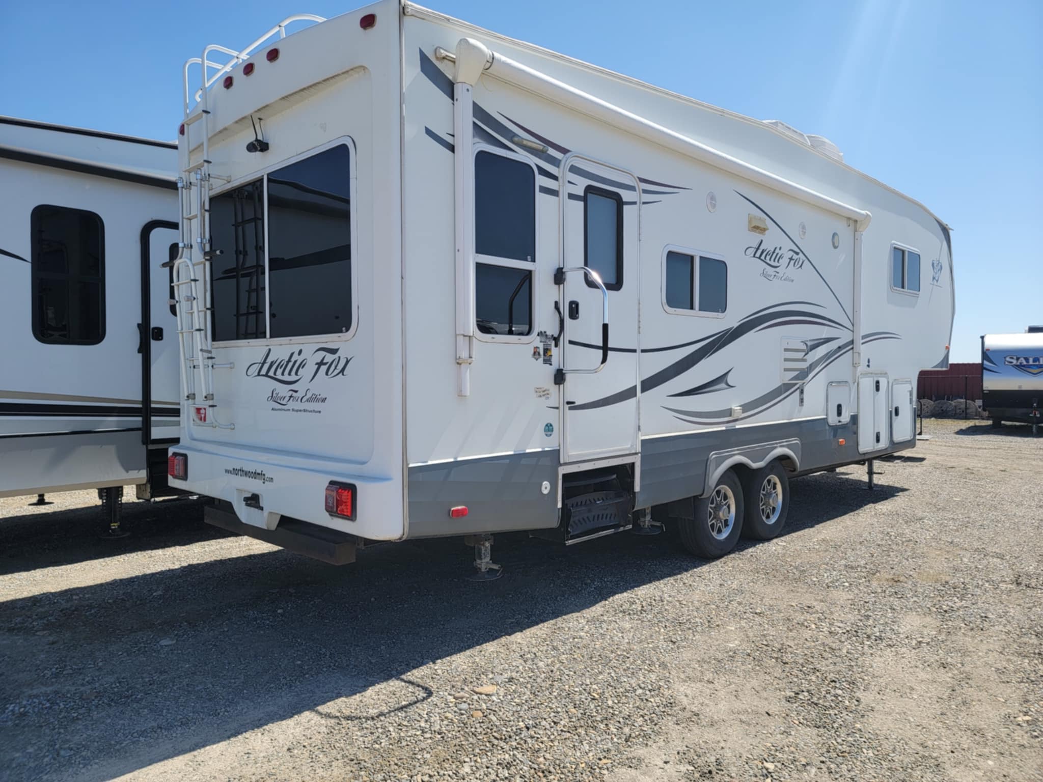 2015 ARCTIC FOX 29-5T FOUR SEASON FIFTH WHEEL